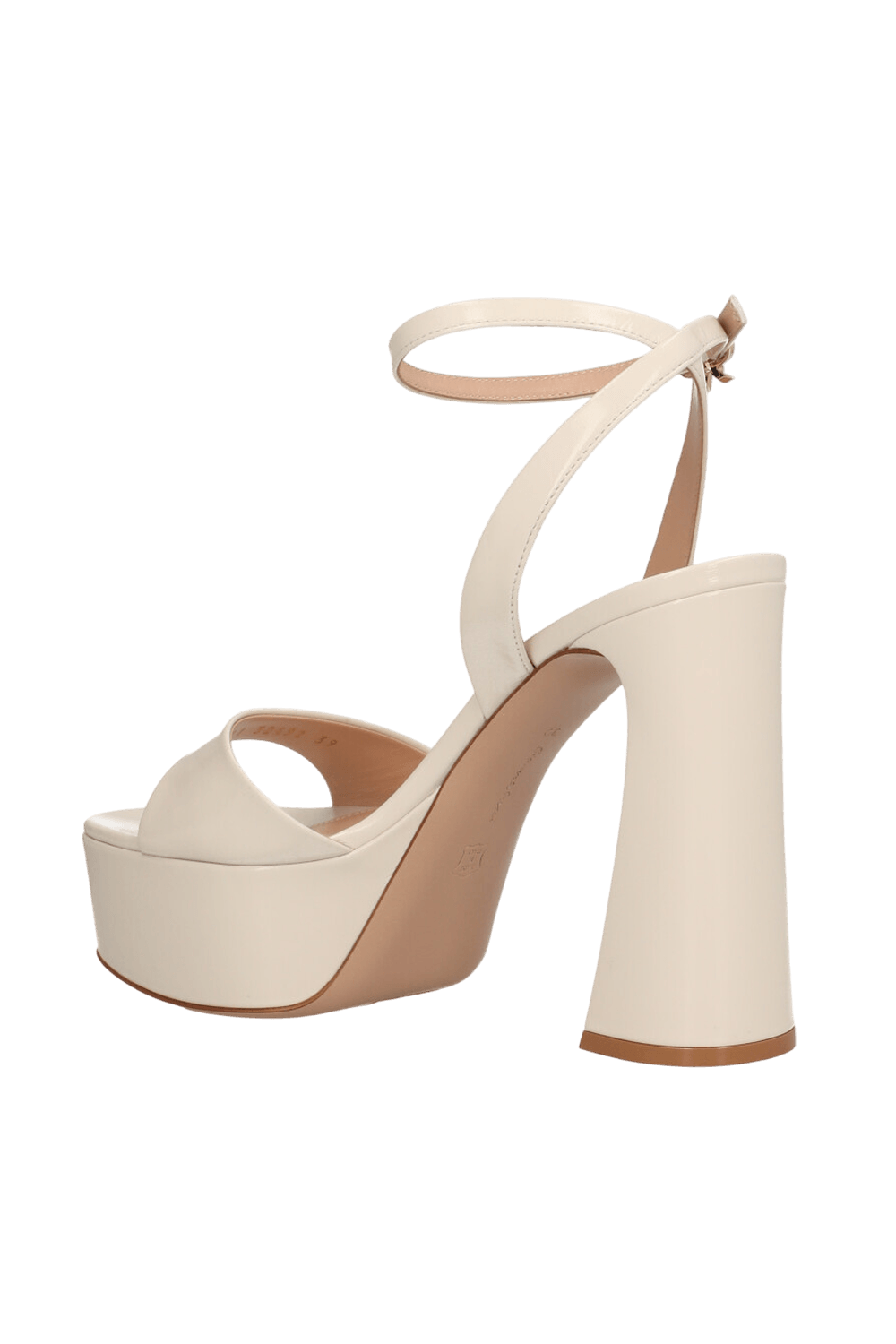 תמונה אחורית של סנדלי עקב פלטפורמה