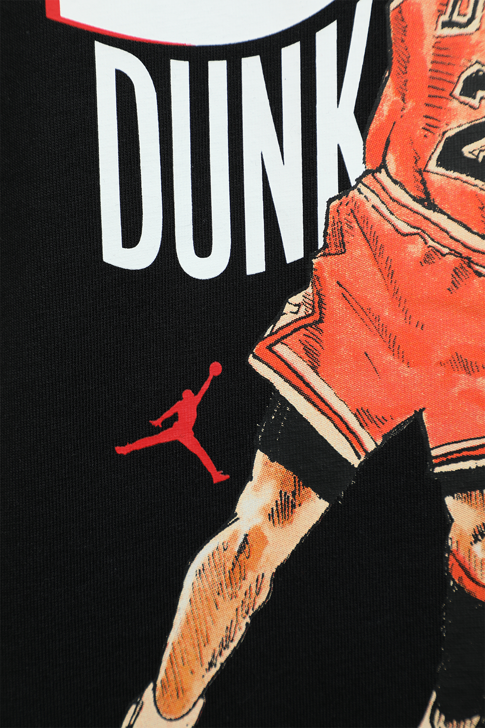 תמונה אחורית של חולצת טי שחורה עם פרינט צבעוני ג'ורדן אייר