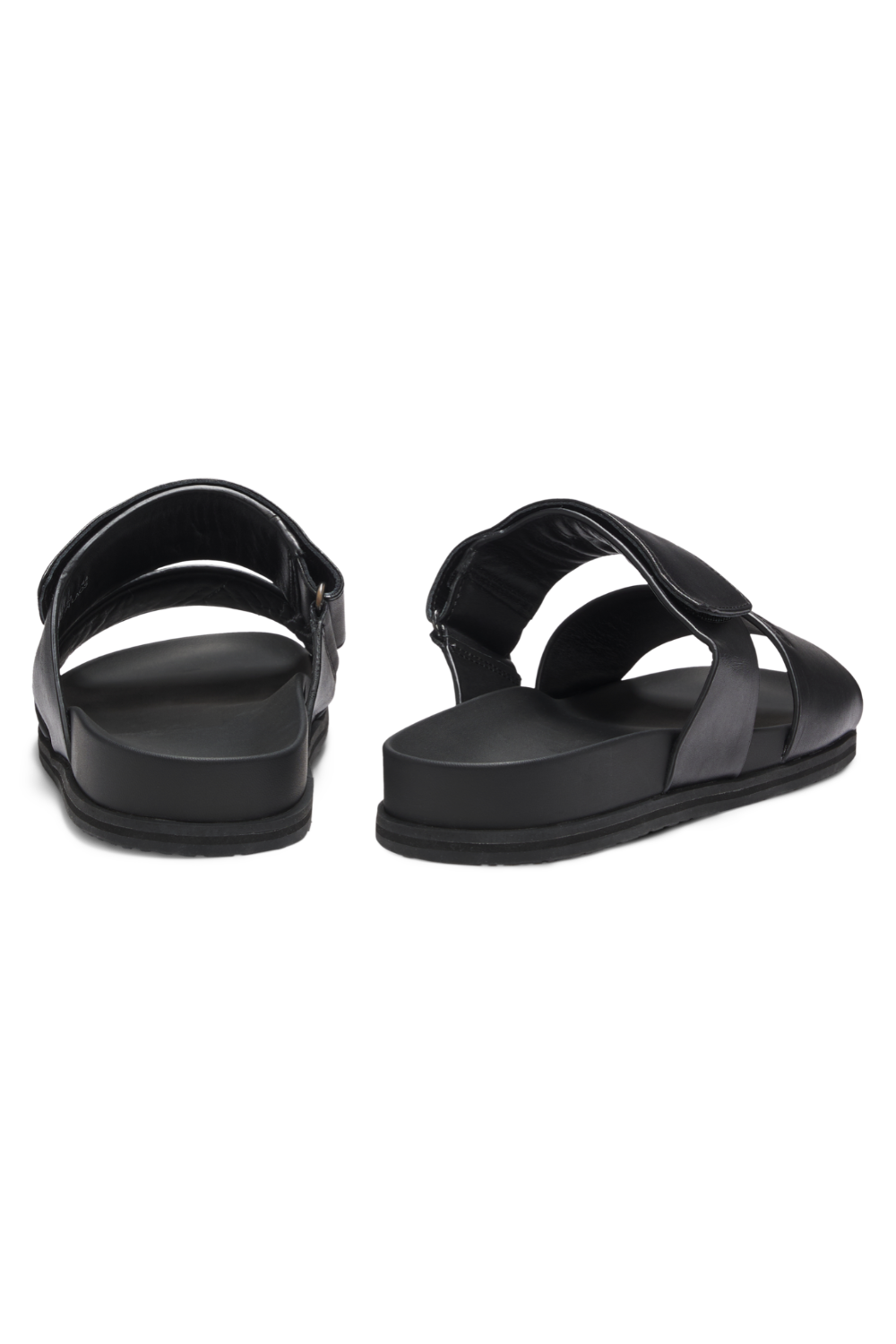 תמונת תקריב של כפכפי סליידס