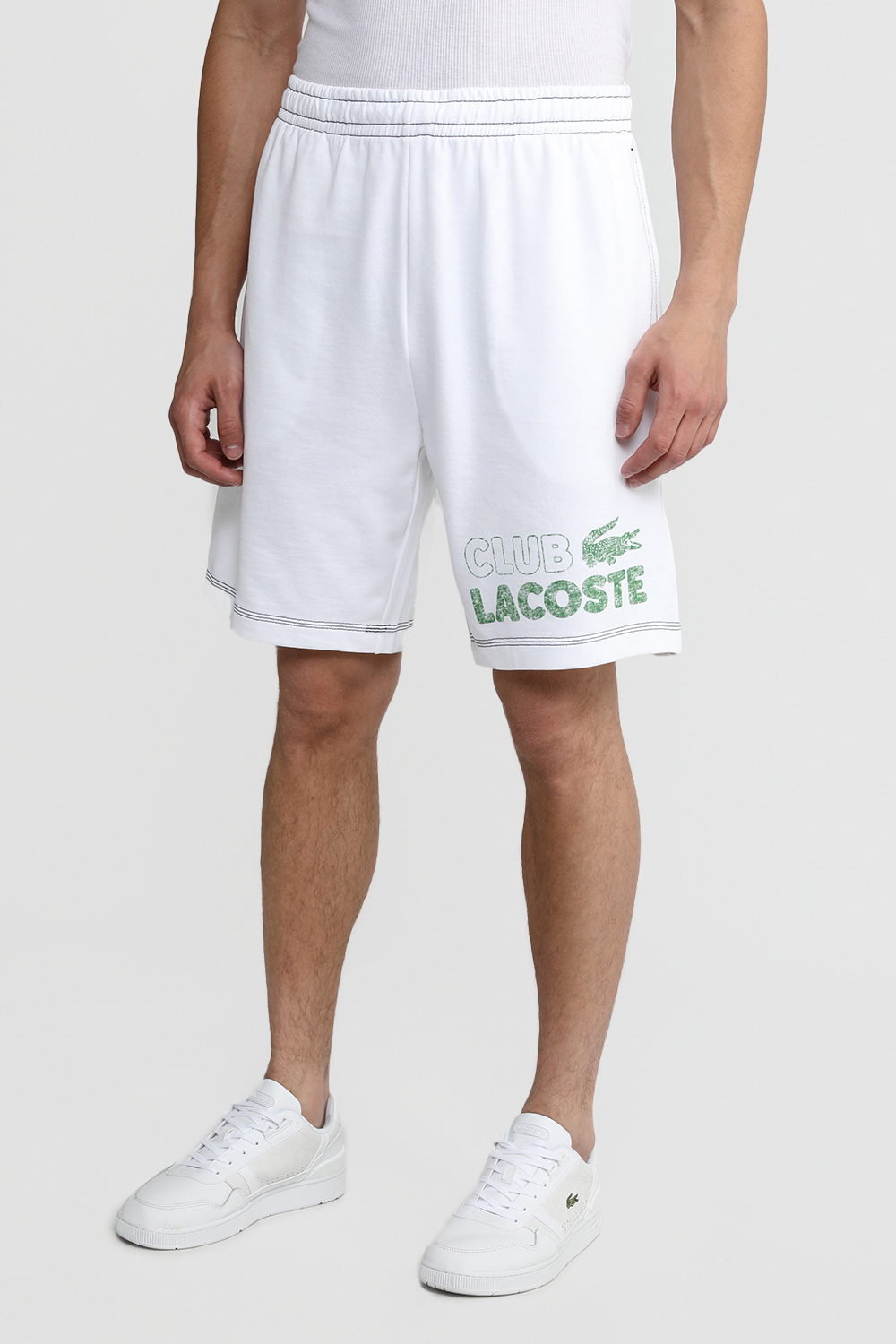 תמונת דוגמן קידמית של מכנסי ג'וג קצרים עם הדפס