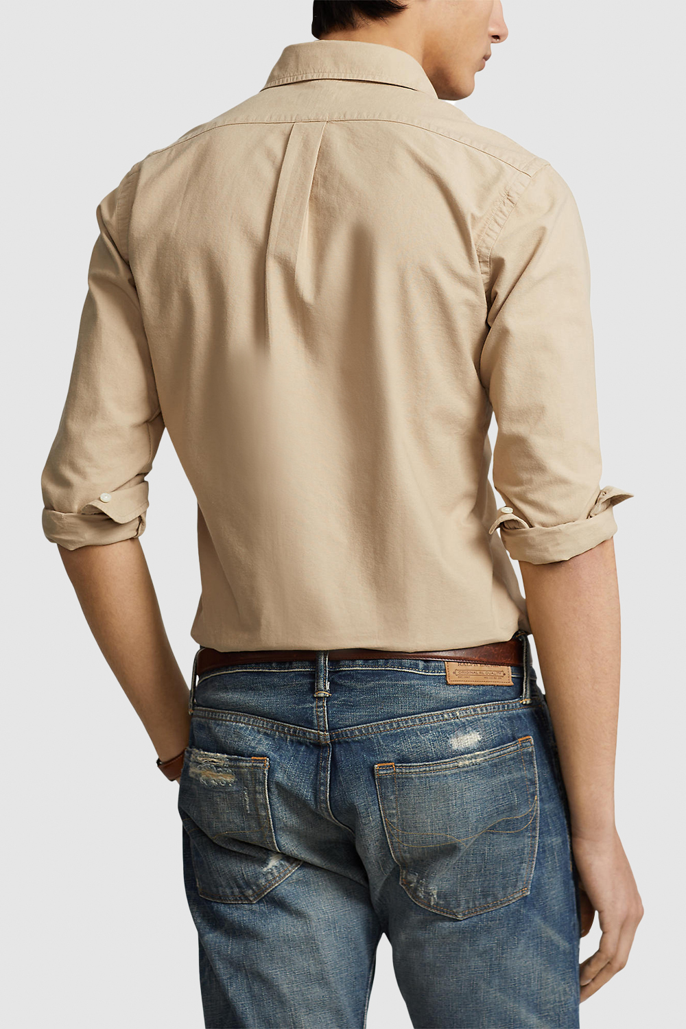 תמונת דוגמן אחורית של חולצה מכופתרת מכותנה