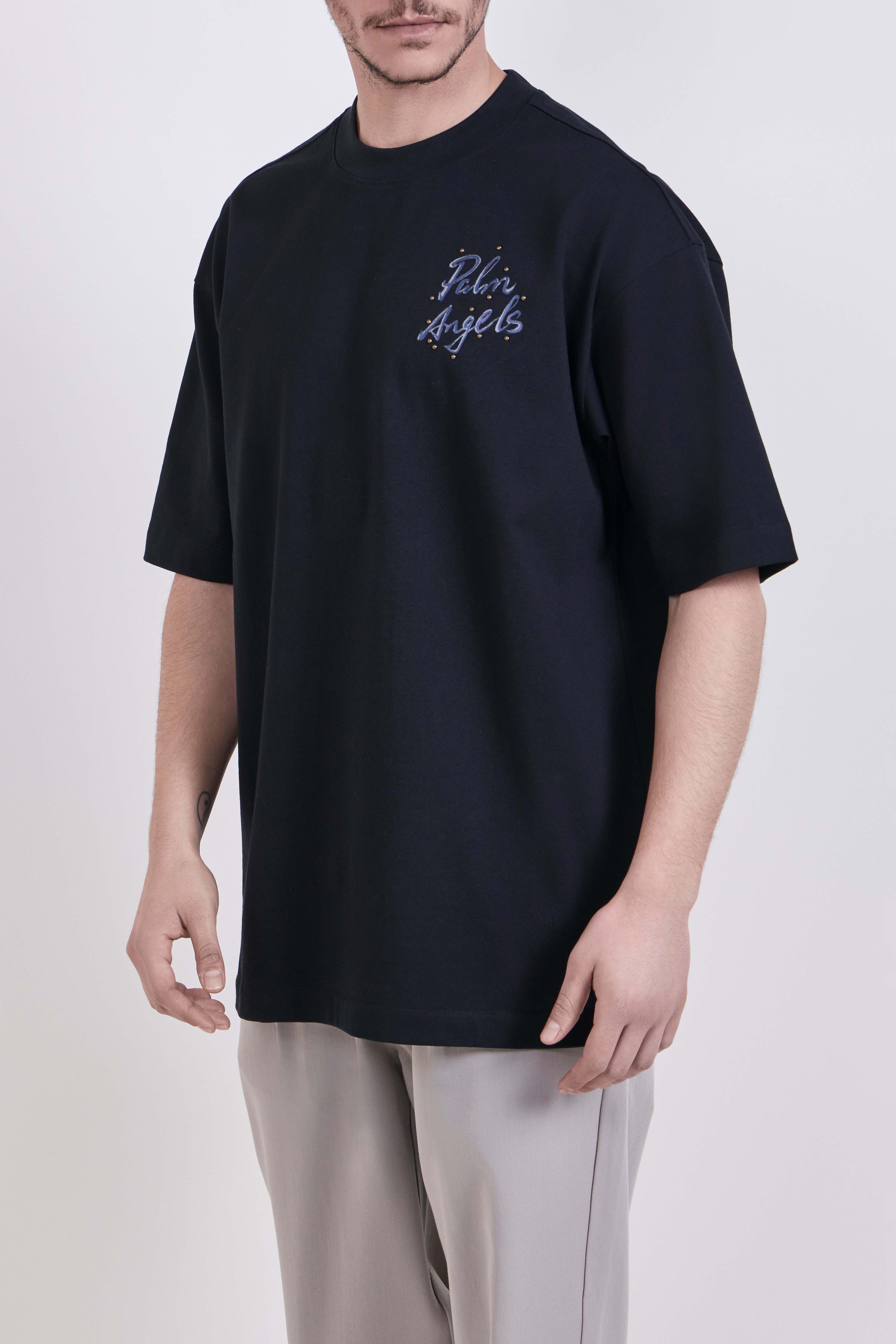 תמונת דוגמן קידמית של חולצת טי אוברסייז