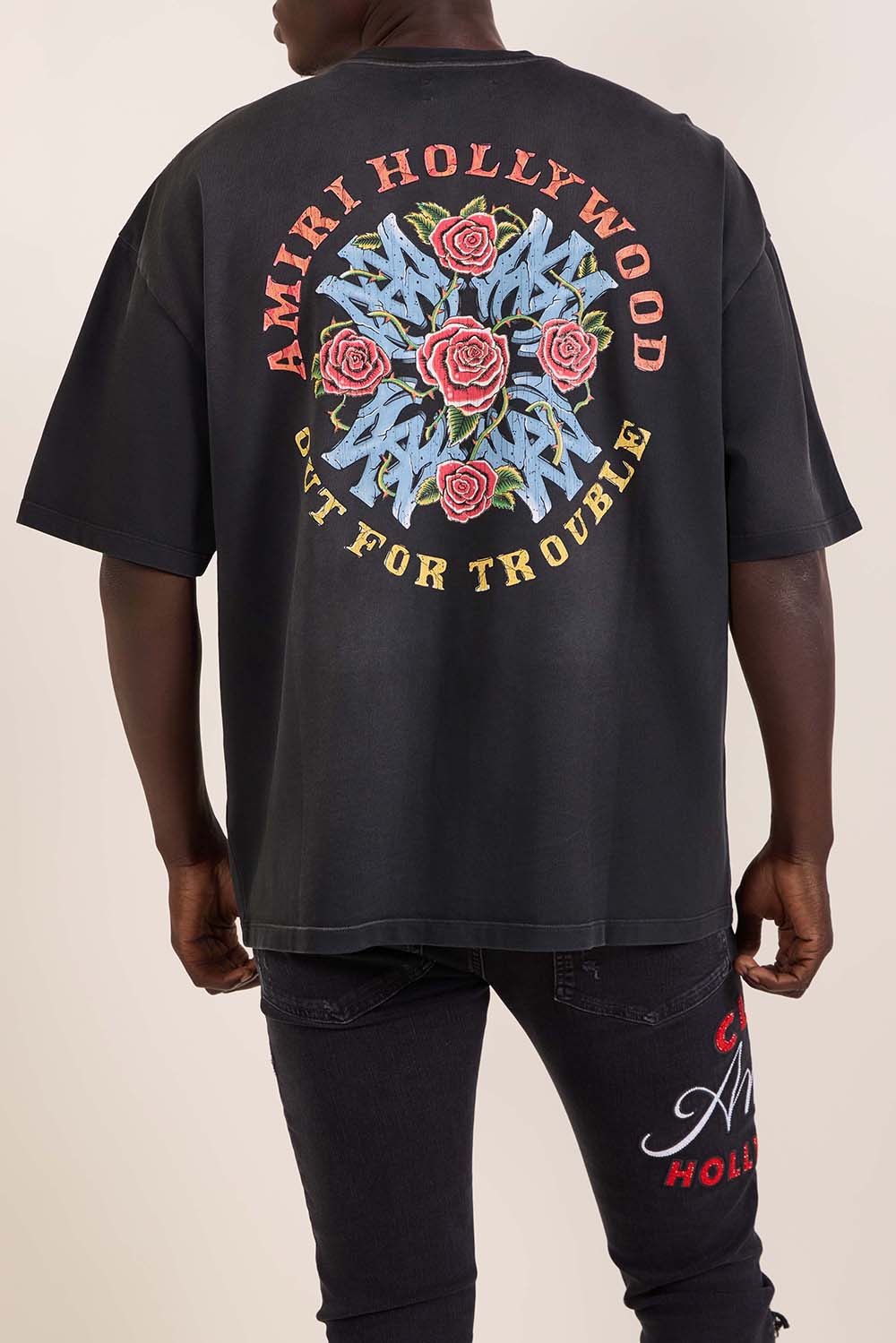 תמונת דוגמן אחורית של חולצת טי אוברסייז