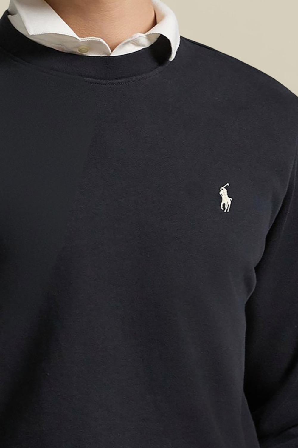 תמונת תקריב דוגמן של סווטשירט כותנה