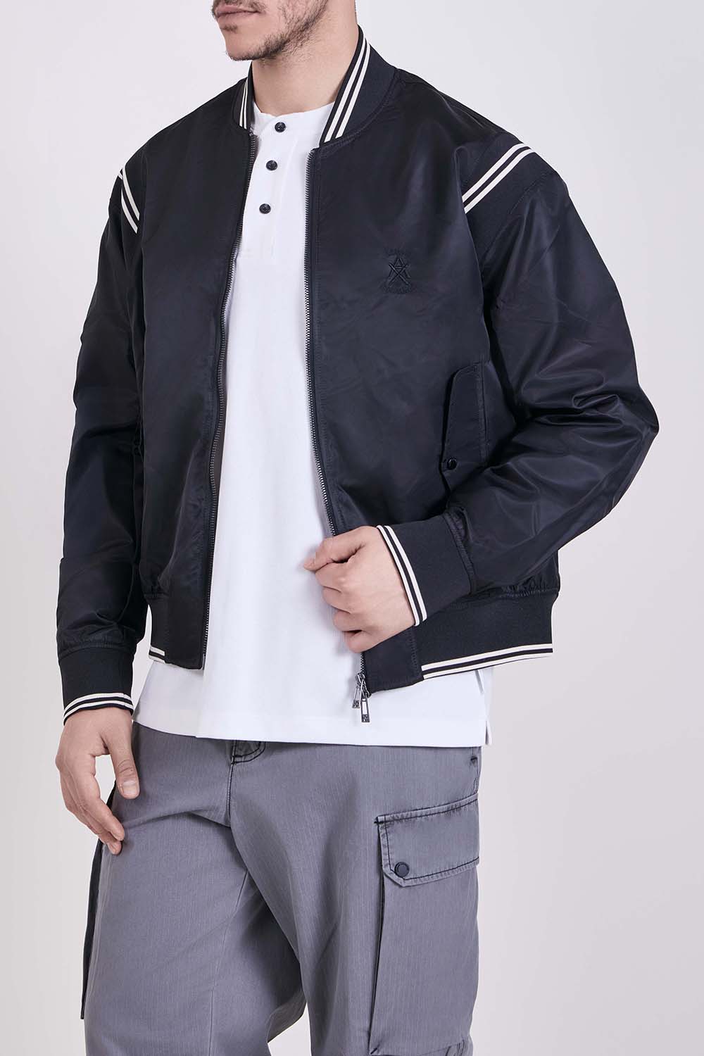 תמונת דוגמן קידמית של ז'קט בומבר