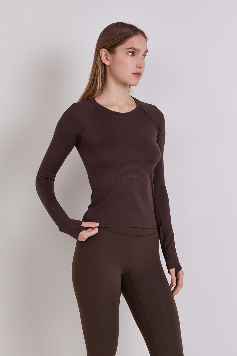 תמונת דוגמן קידמית של SWIFTLY TECH LONG SLEEVE 2.0 *RACE