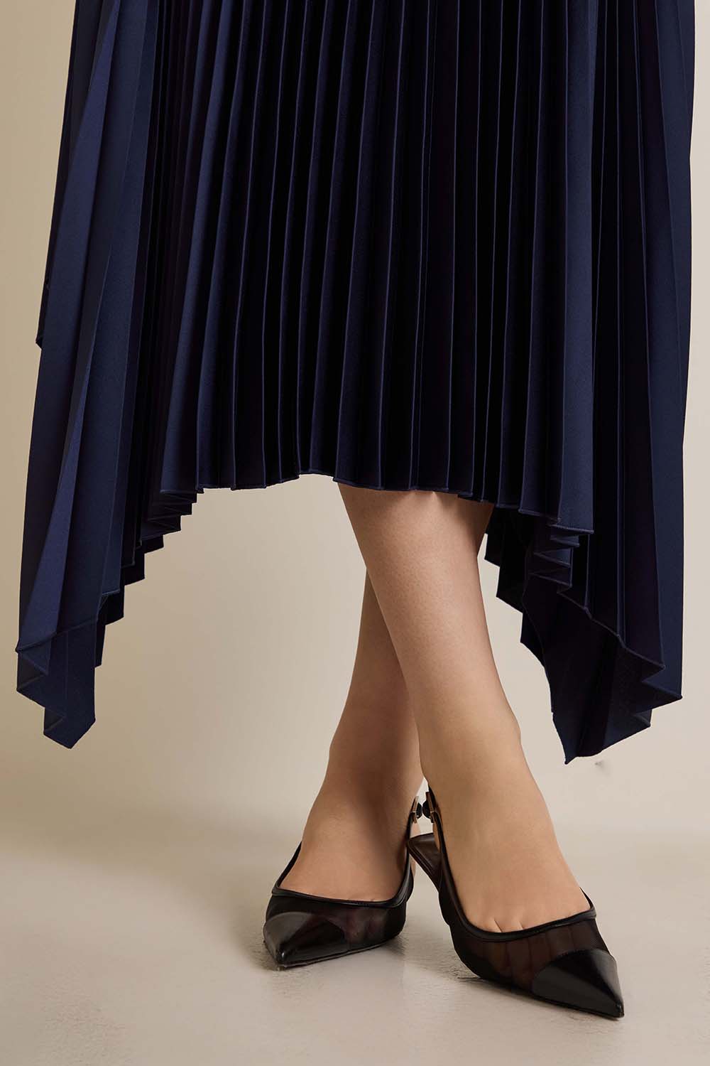 תמונת תקריב דוגמן של חצאית מידי פליסה