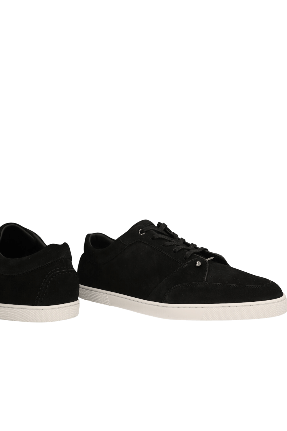 תמונת תקריב של נעלי סניקרס שאמבליסניק