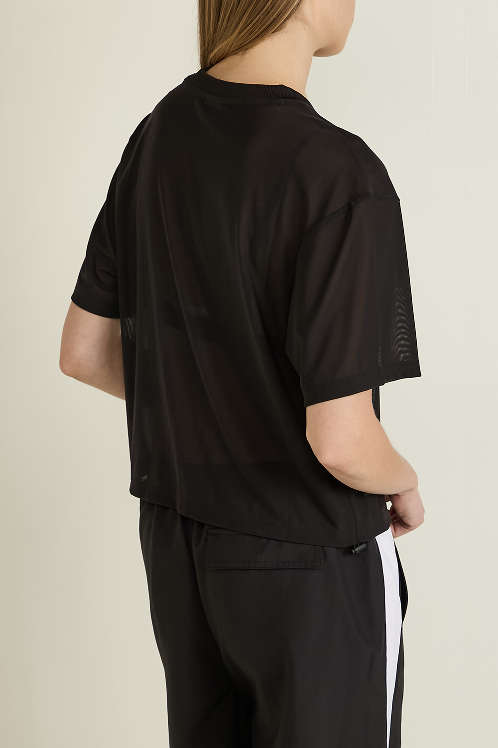 תמונת דוגמן אחורית של חולצת רשת