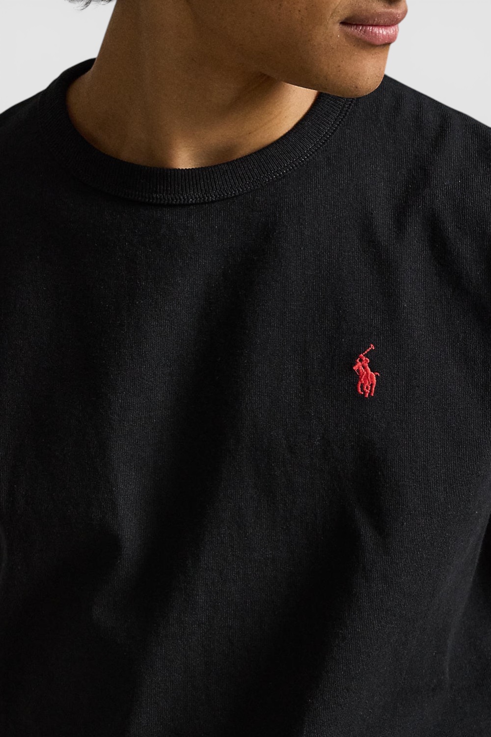 תמונת תקריב דוגמן של חולצת טי