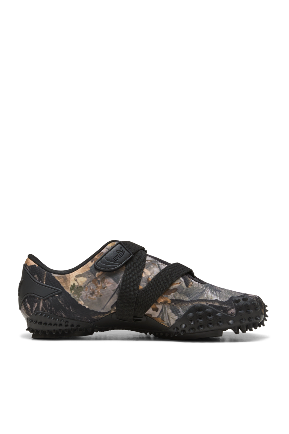 תמונה קידמית של נעלי סניקרס