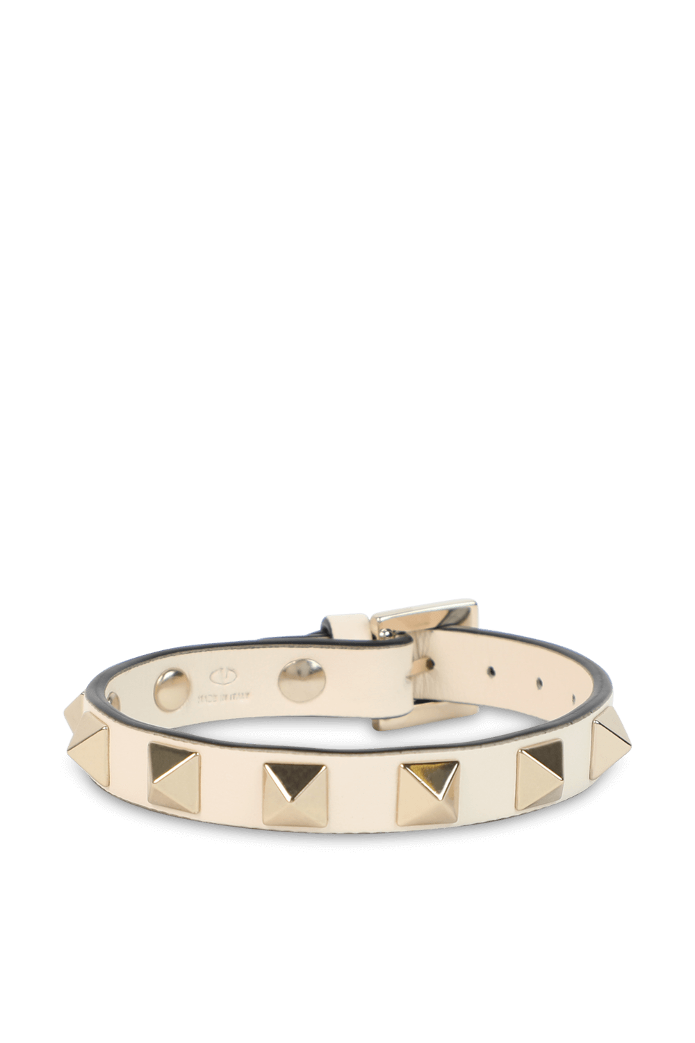 תמונה קידמית של צמיד עור בעיטור ניטים