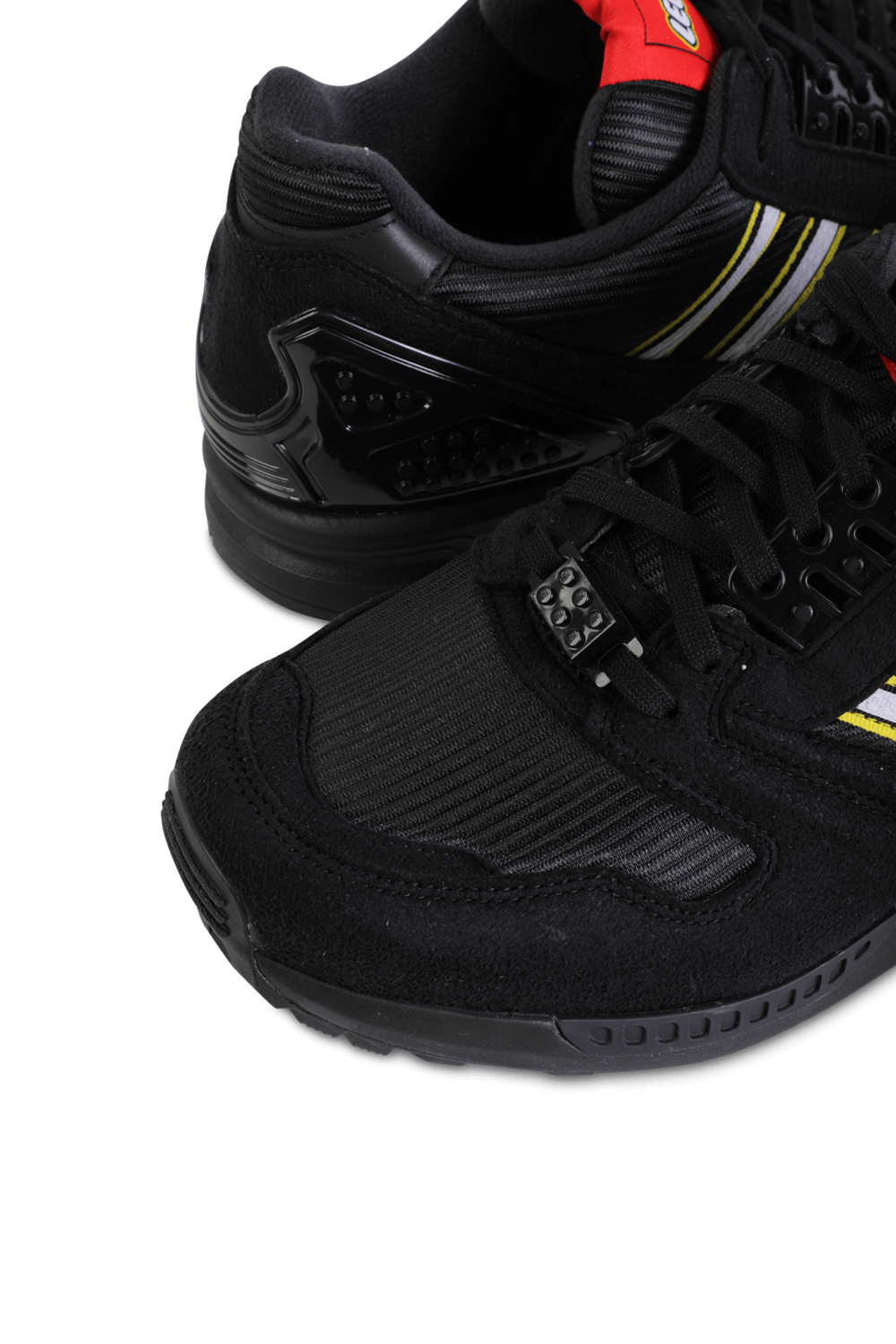 תמונת תקריב של Adidas X Lego ZX 8000 in Black