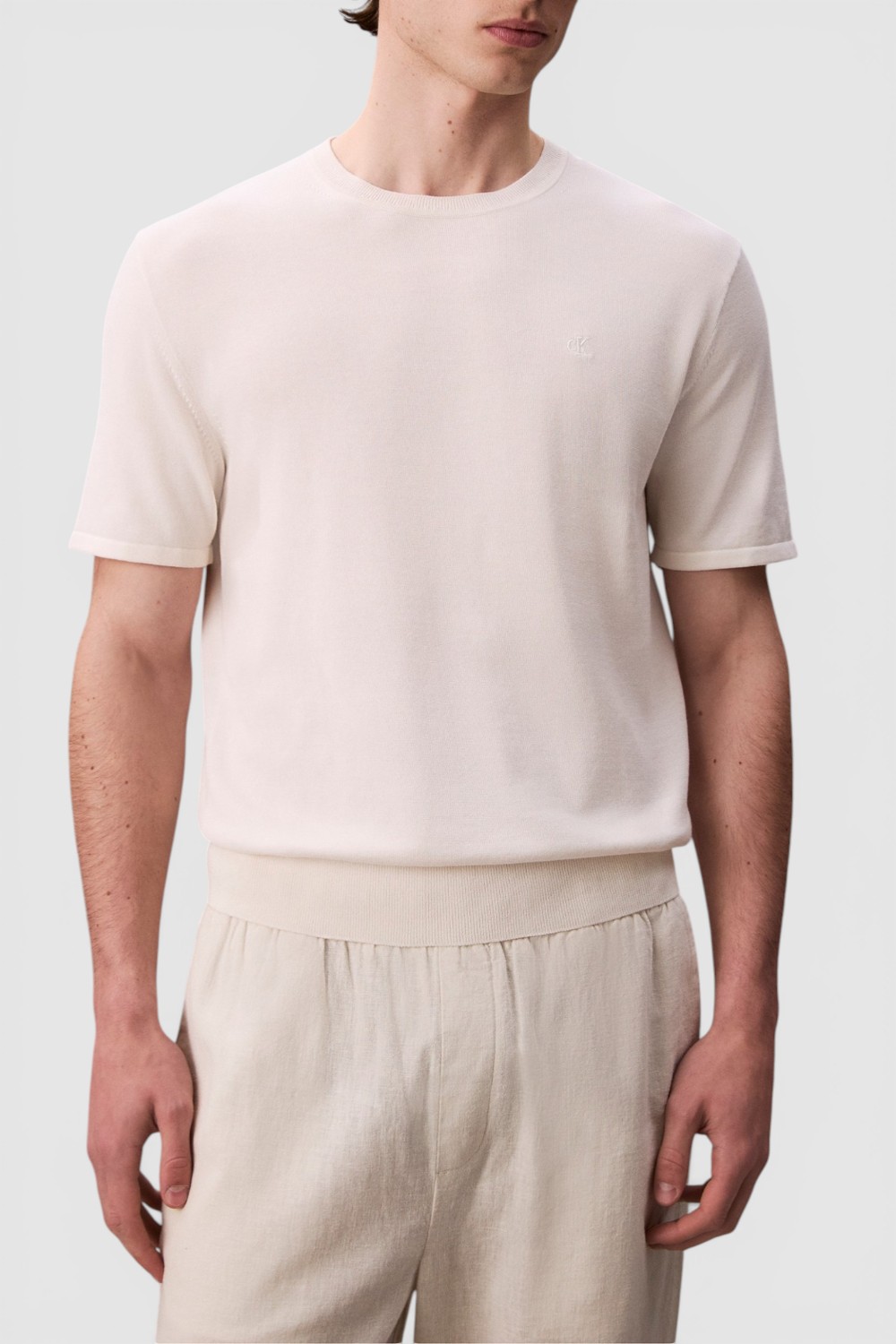 תמונת דוגמן קידמית של חולצת טי בגזרה משוחררת