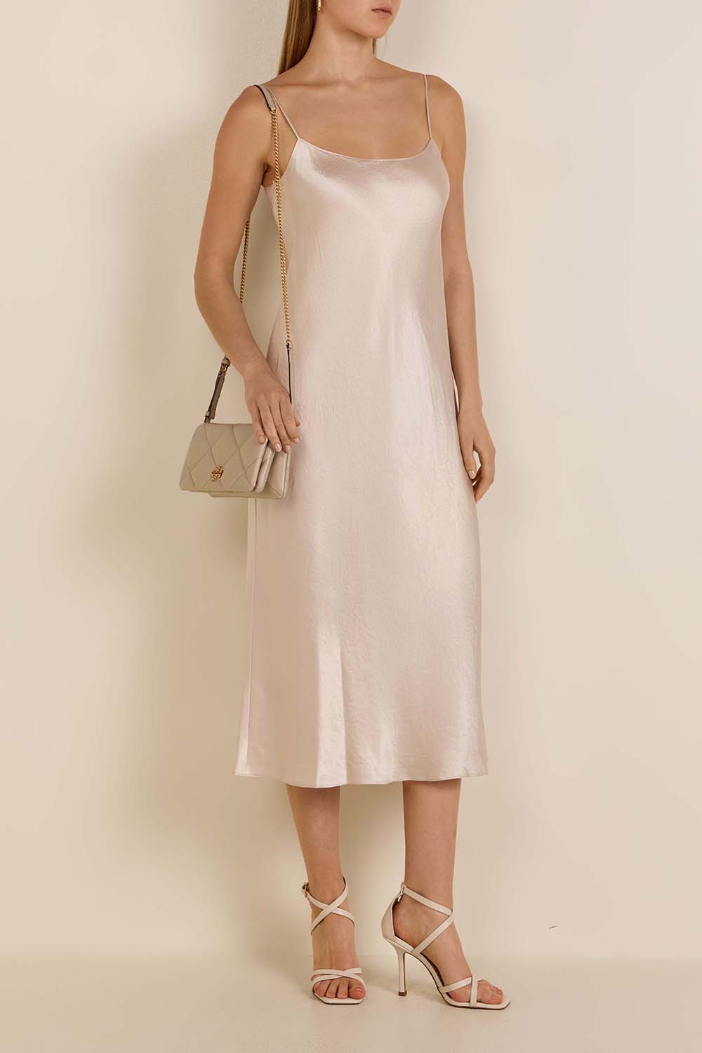 תמונת דוגמן קידמית של תיק כתף מעור