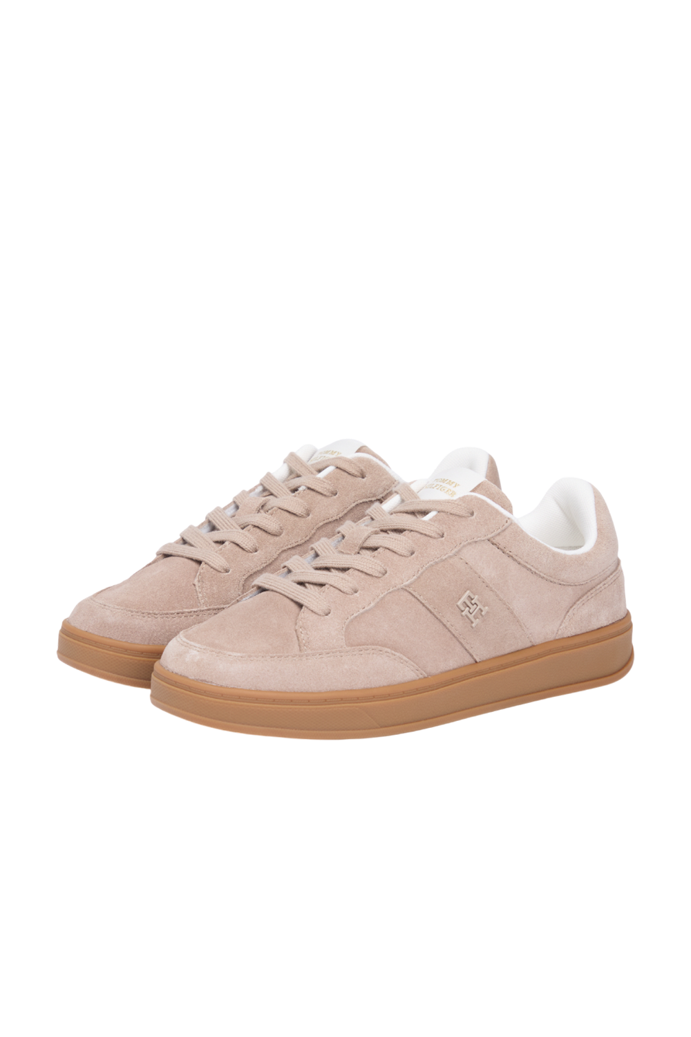 תמונת תקריב של נעלי סניקרס