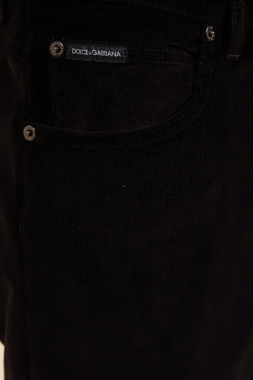 תמונת תקריב דוגמן של מכנסיים ארוכים