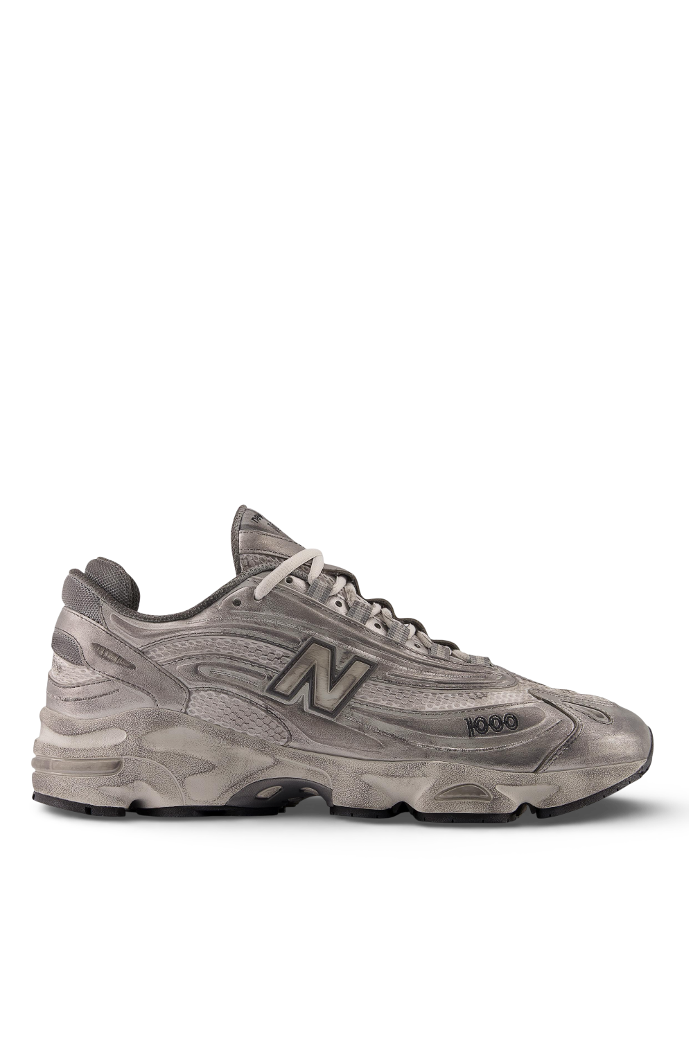 תמונה קידמית של נעלי סניקרס 1000
