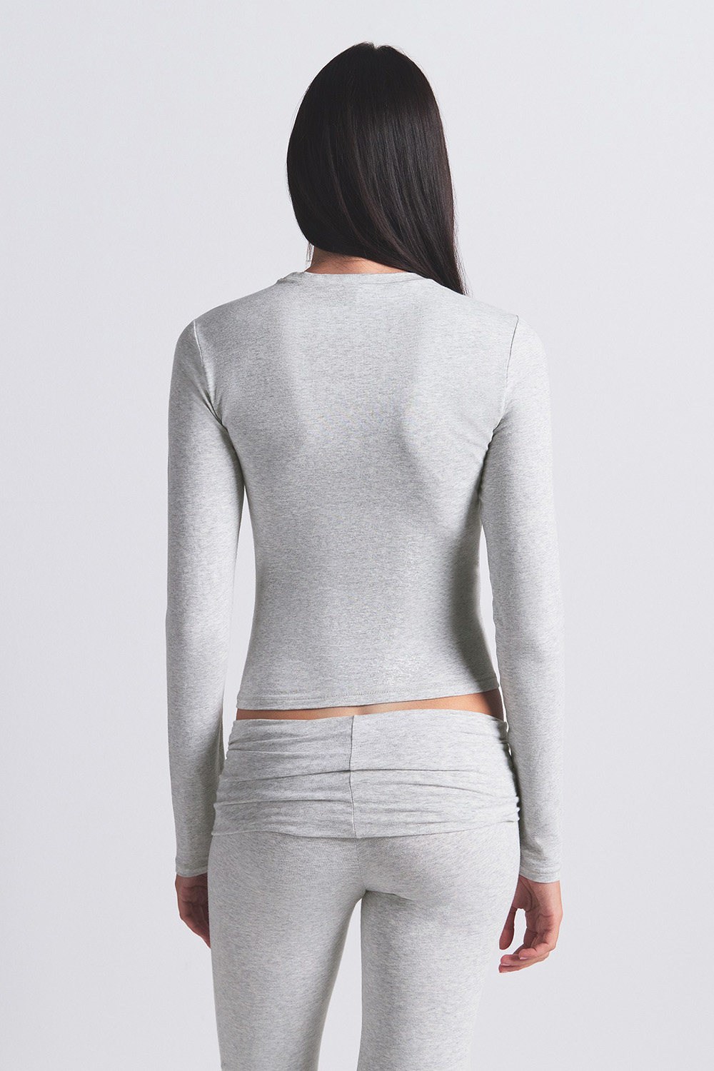 תמונת דוגמן אחורית של COTTON JERSEY LONG SLEEVE T-SHIRT