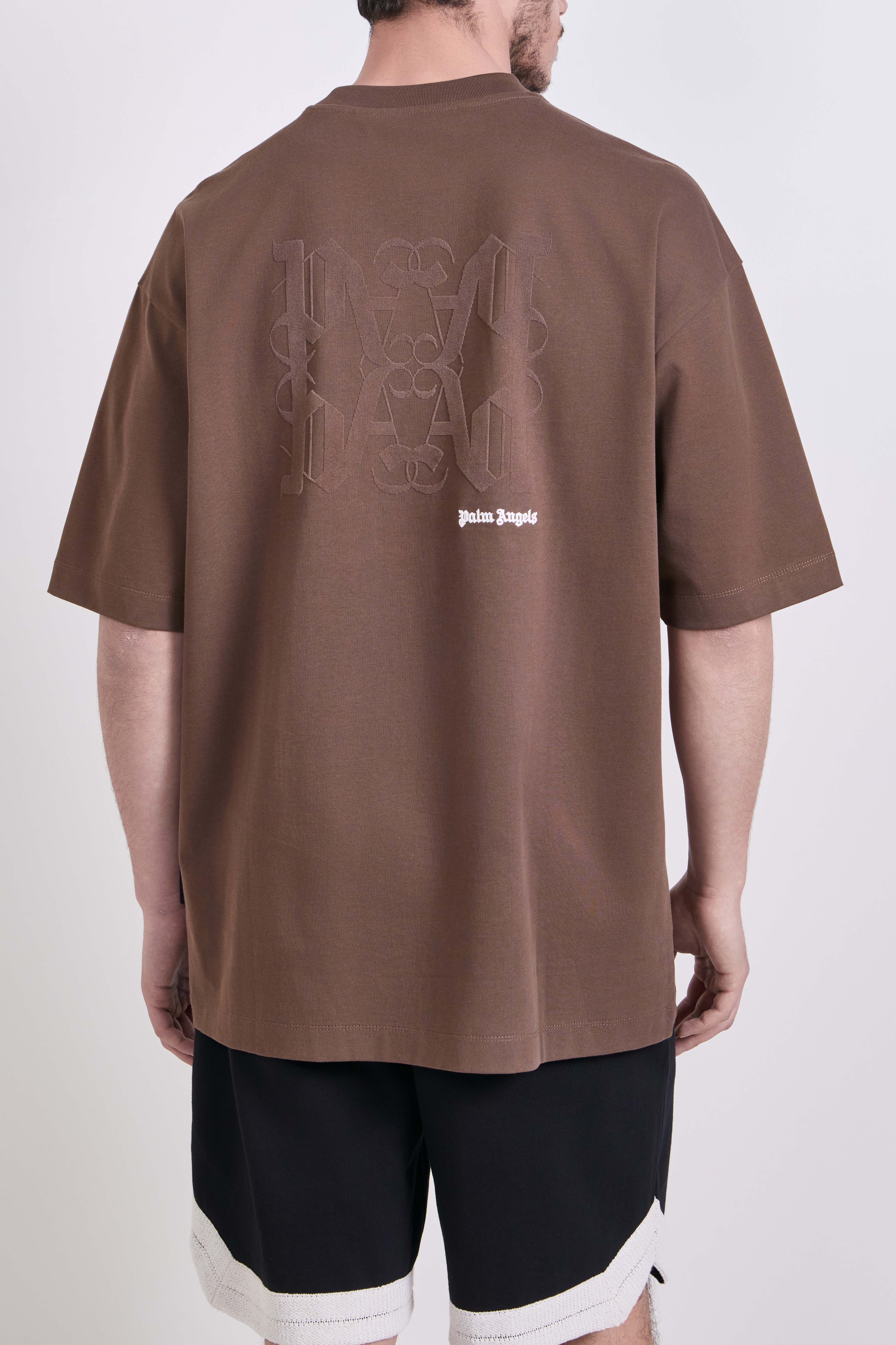 תמונת דוגמן אחורית של חולצת טי אוברסייז