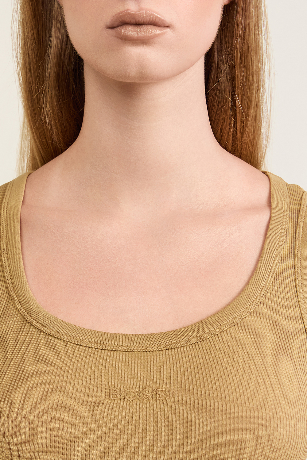 תמונת תקריב דוגמן של גופיית ריב