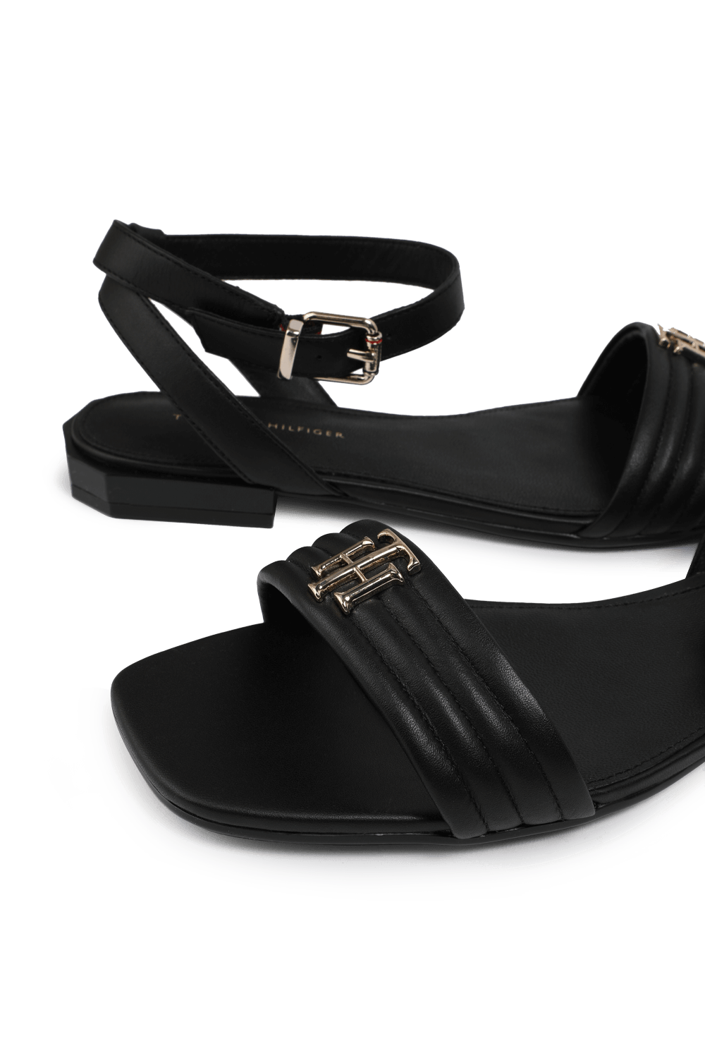 תמונת תקריב של Padded Leather Sandals In Black