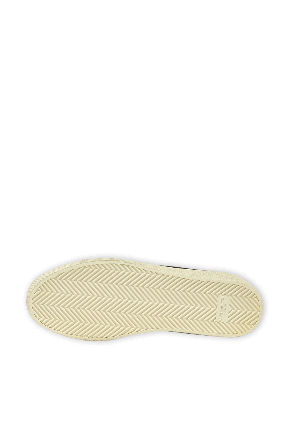 תמונת תקריב של נעלי סניקרס קורט קלאסיק