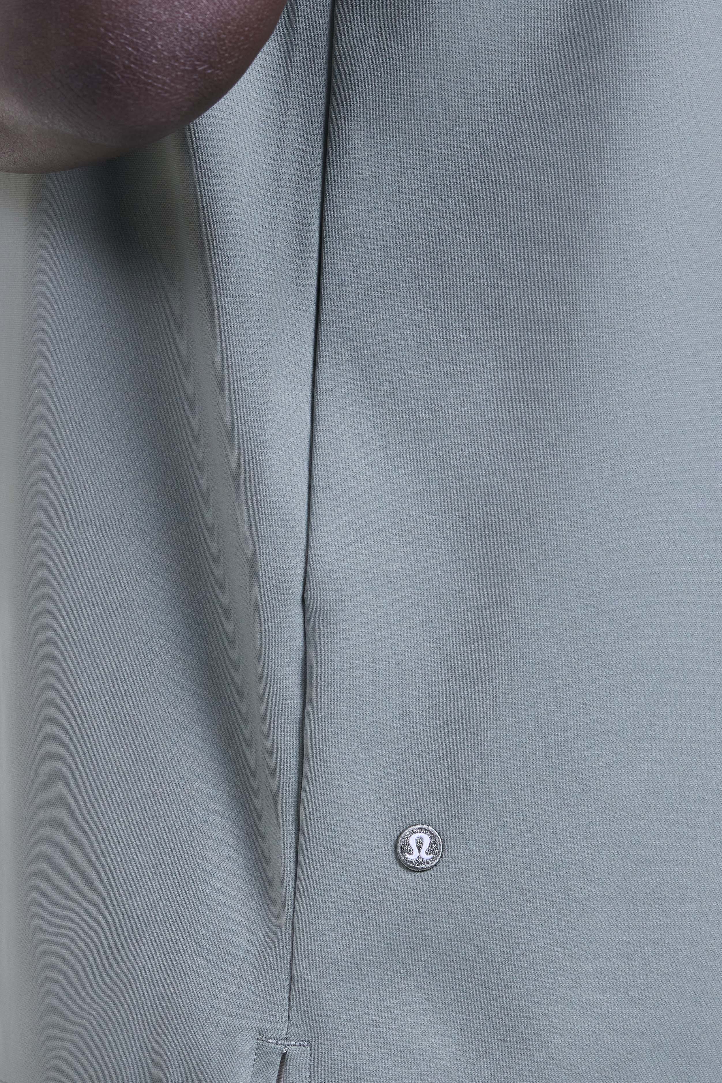 תמונת תקריב דוגמן של ShowZero&trade; Classic-Fit Polo Shirt