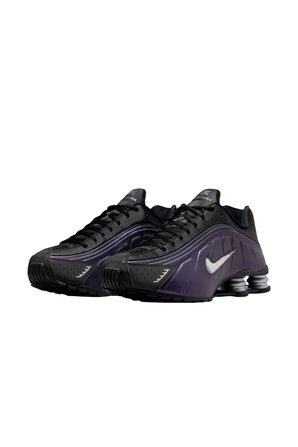 תמונת תקריב של נעלי סניקרס שוקס אר4