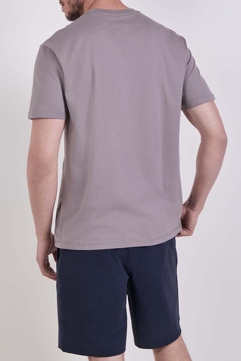 תמונת דוגמן אחורית של חולצת טי