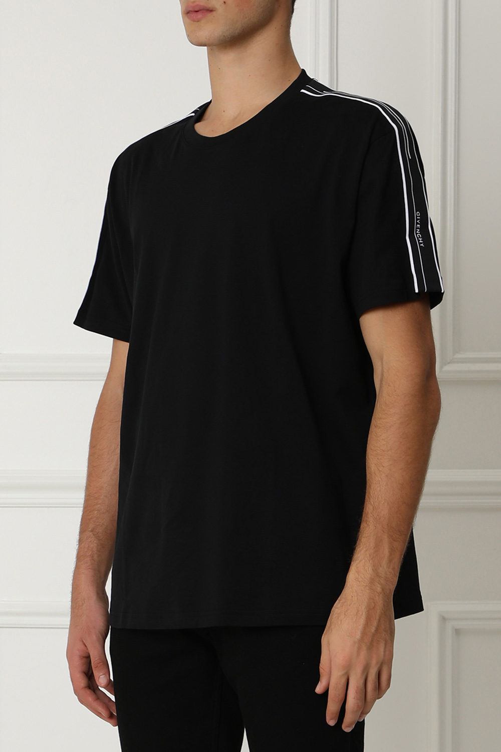 תמונת דוגמן קידמית של Givenchy Side Panel Tee in Black
