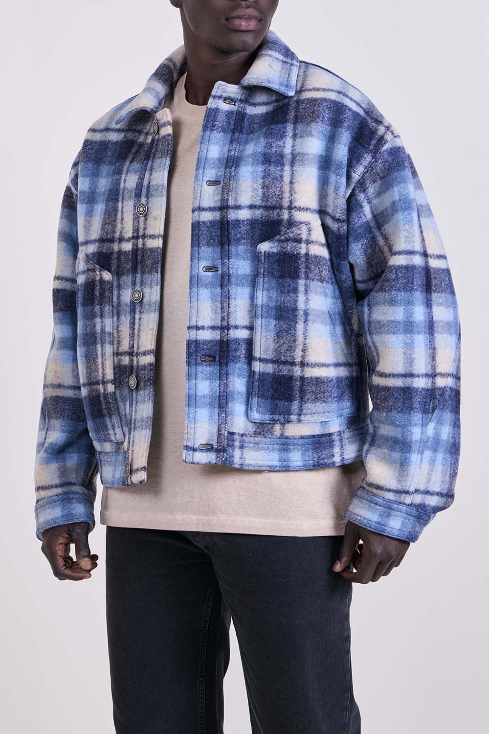 תמונת דוגמן קידמית של ז'קט משבצות בריפוד קל