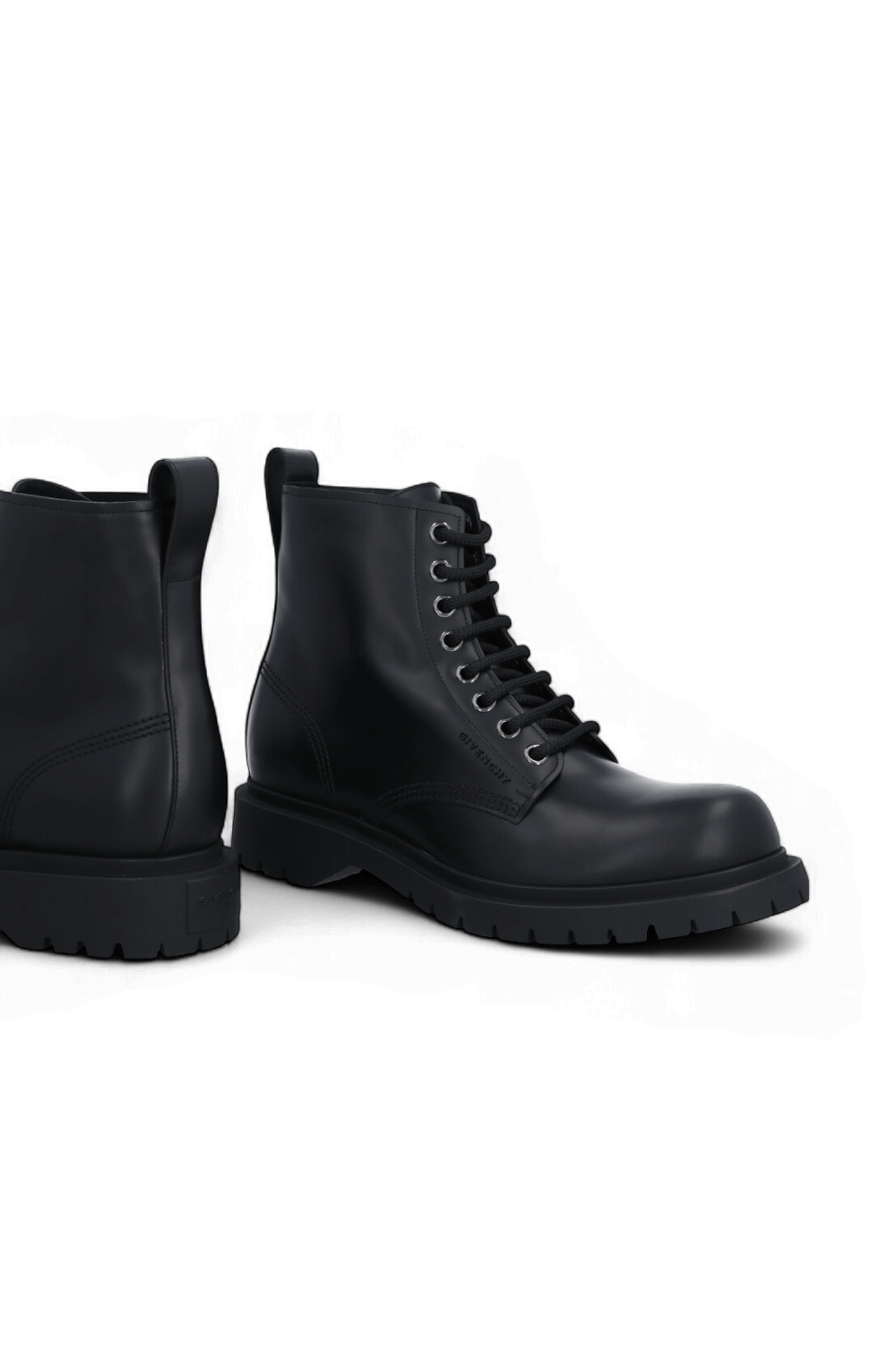 תמונת תקריב של נעליים גבוהות