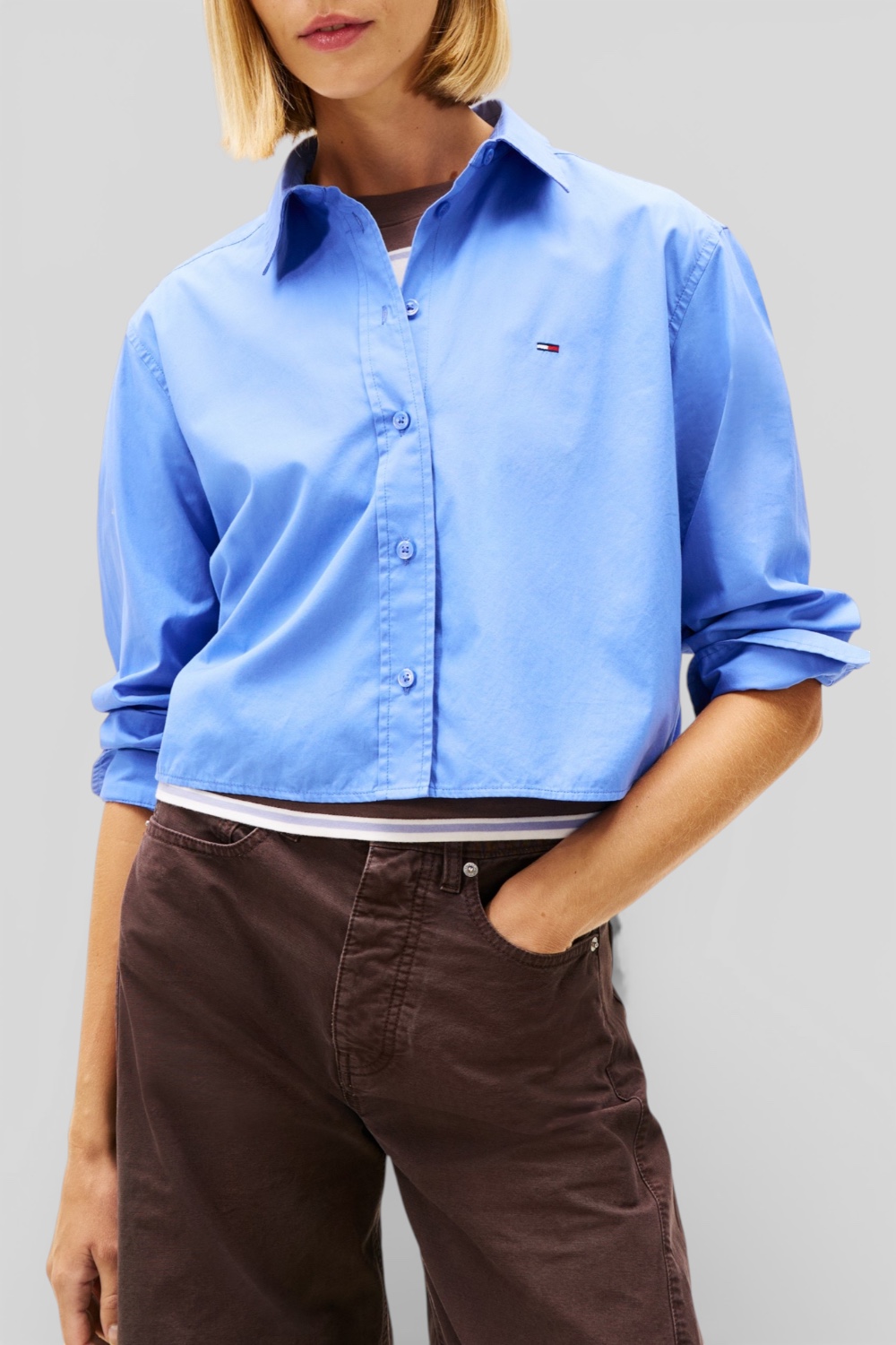 תמונת דוגמן קידמית של חולצה מכופתרת