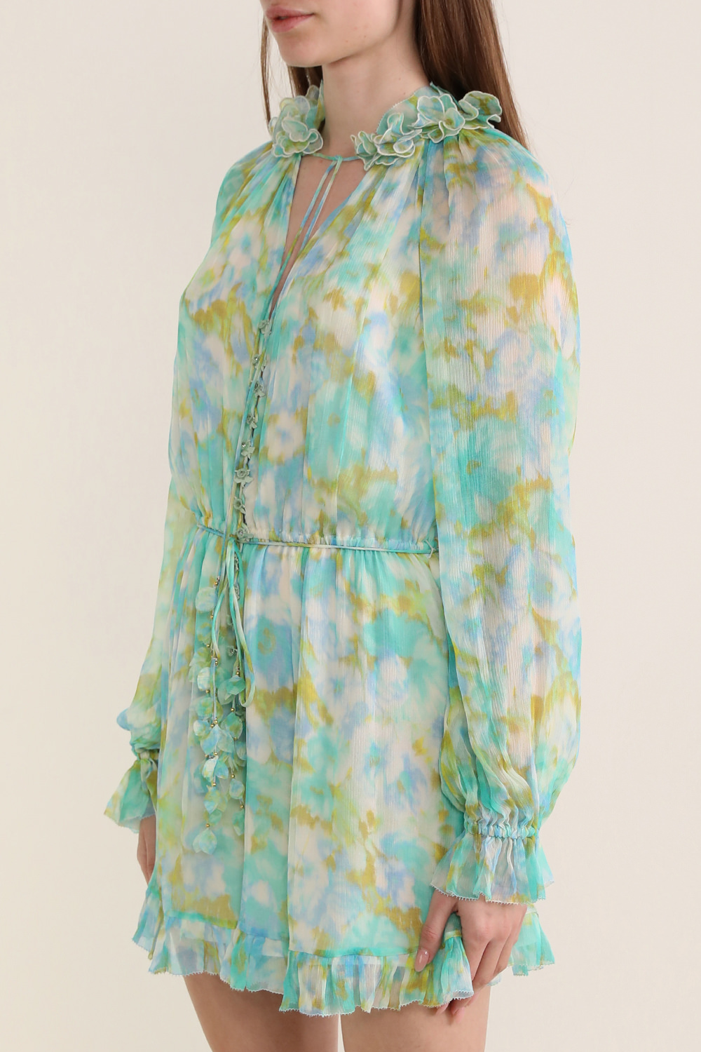 תמונת דוגמן קידמית של אוברול פרחוני ממשי