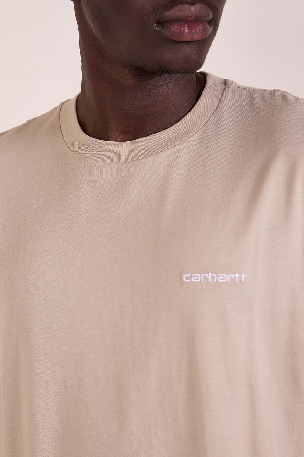 תמונת תקריב דוגמן של חולצת טי