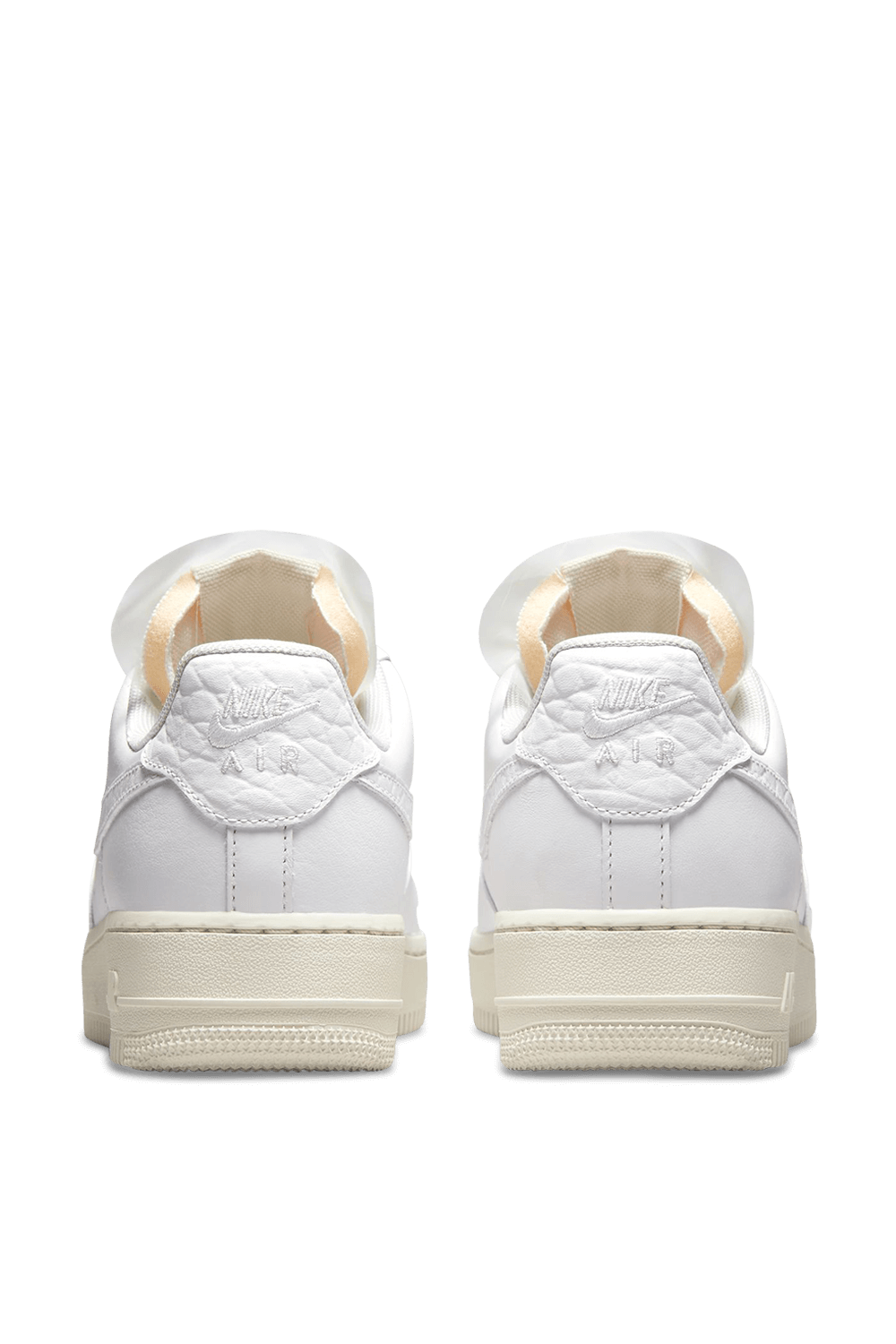 תמונת תקריב של נעלי סניקרס אייר פורס 1 פרמיום