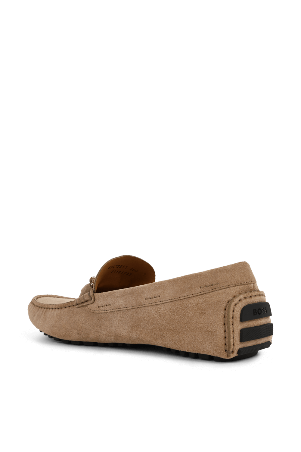 תמונה אחורית של נעלי מוקסין מעור זמש עם אלמנט מטאלי