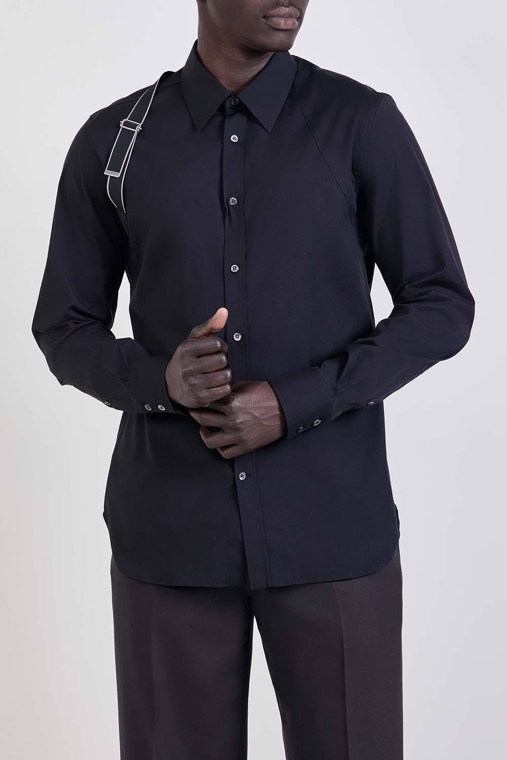 תמונת דוגמן קידמית של חולצת כפתורים ארוכה