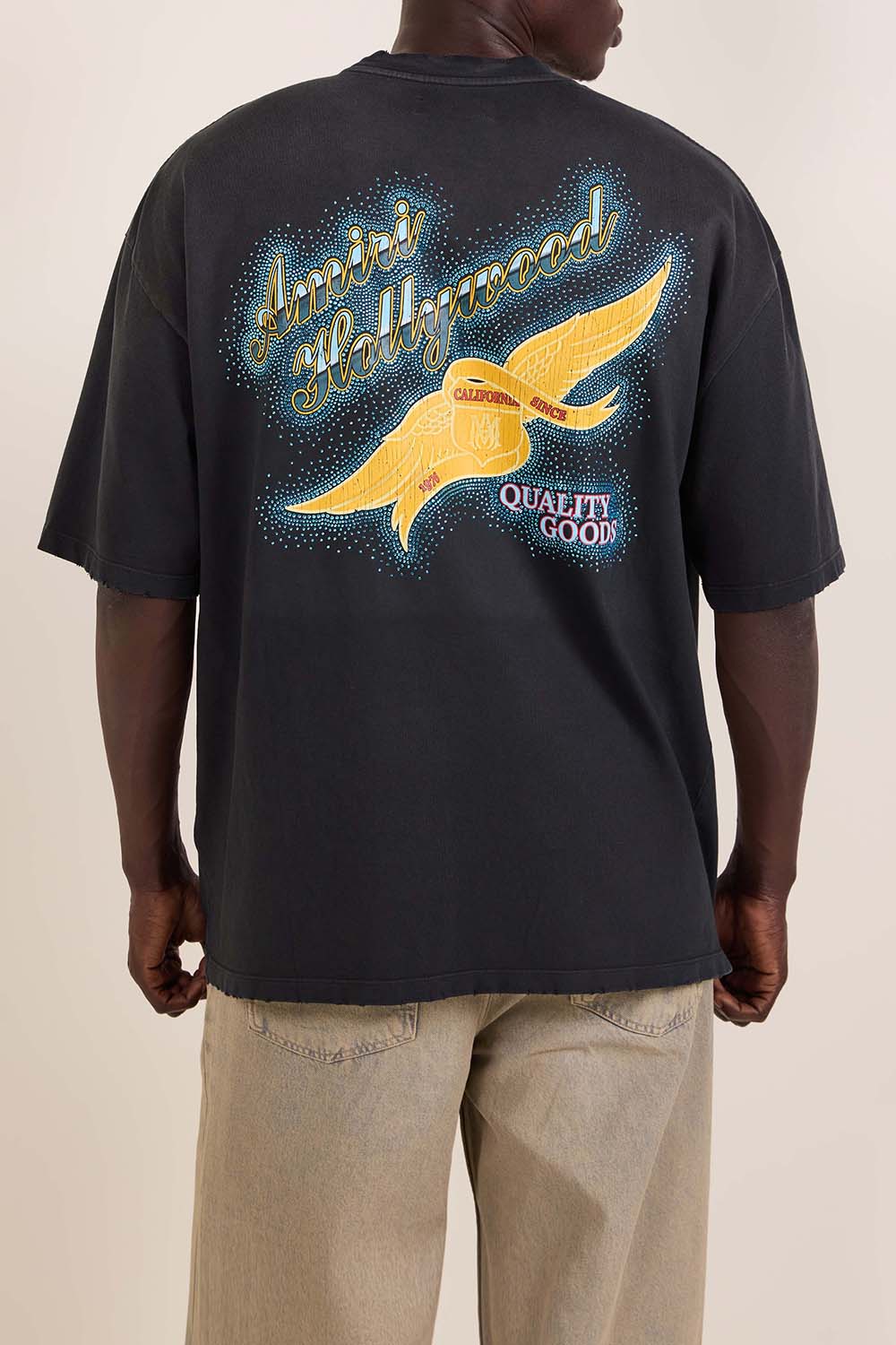 תמונת דוגמן אחורית של חולצת טי