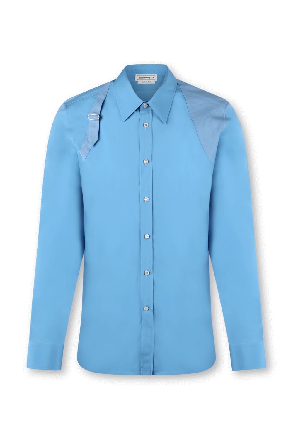 תמונה קידמית של חולצה מכופרת כחולה עם רצועה בעלת אבזם