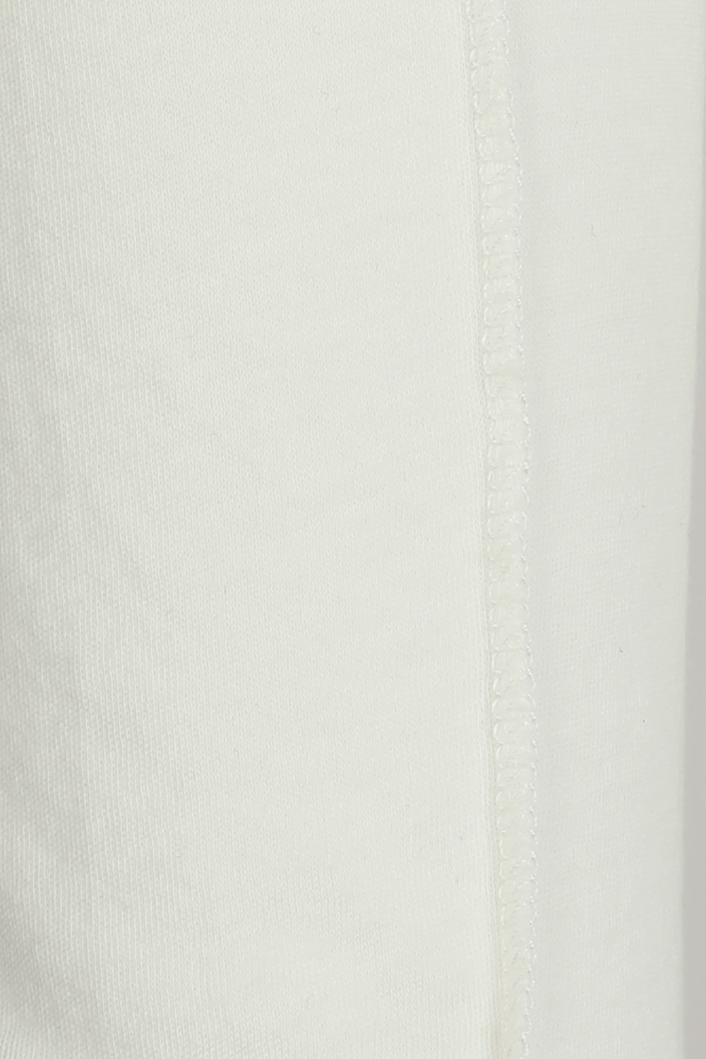 תמונה אחורית של חולצת גולף בגוון לבן