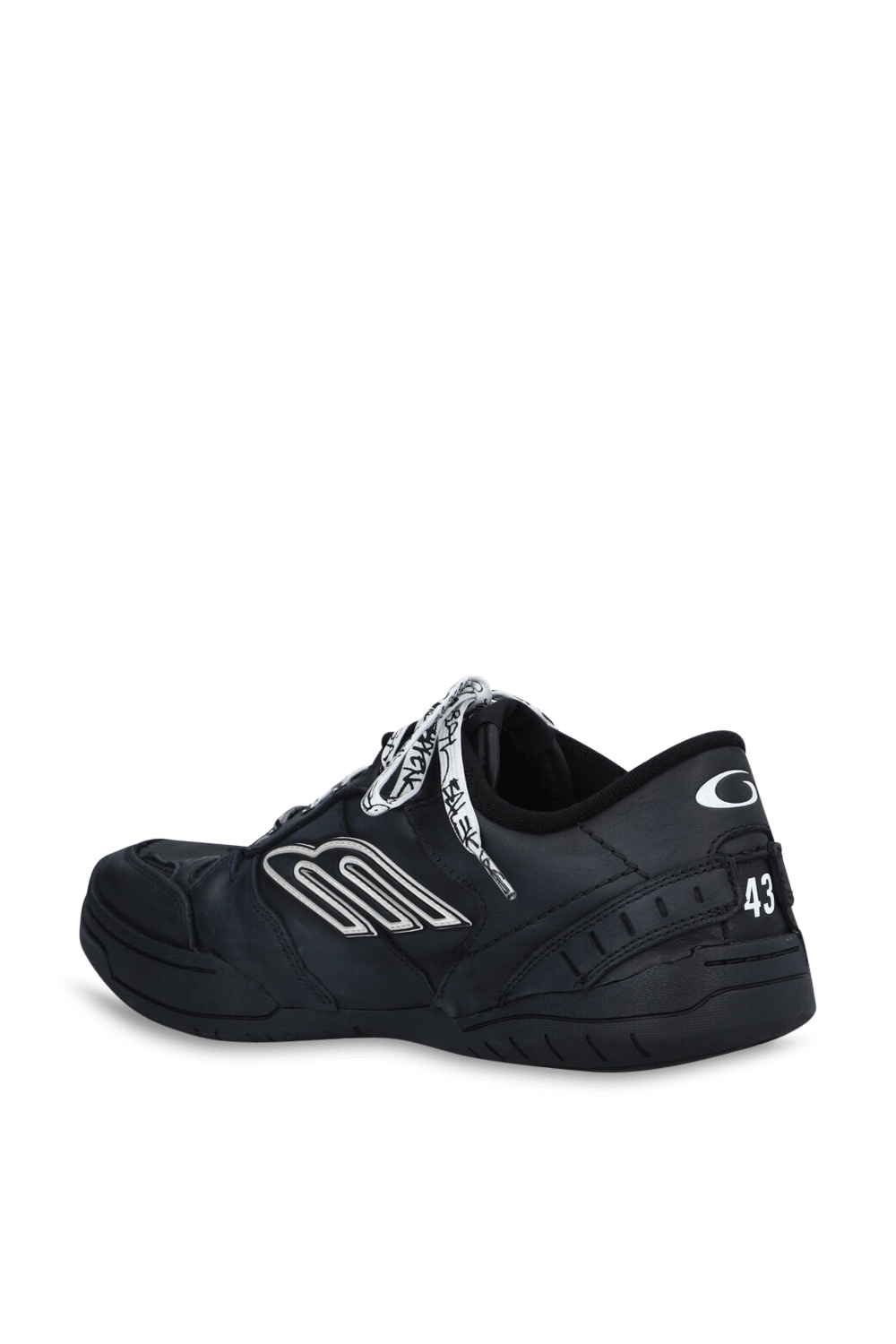 תמונה אחורית של נעלי סניקרס המפטונס