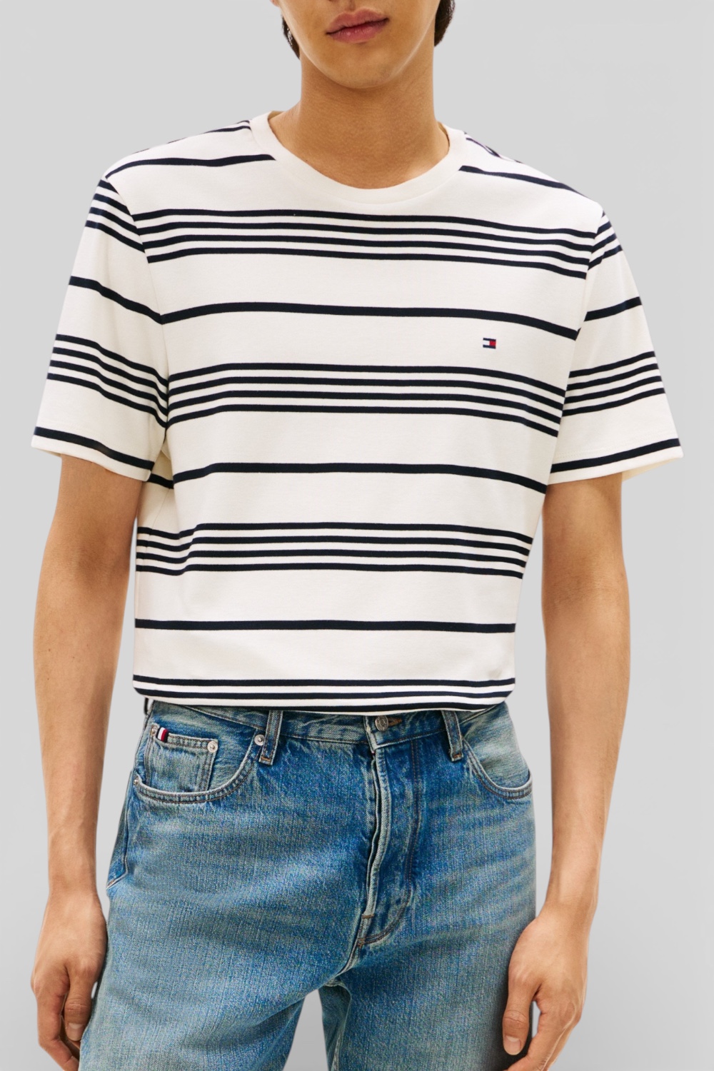 תמונת דוגמן קידמית של חולצת טי