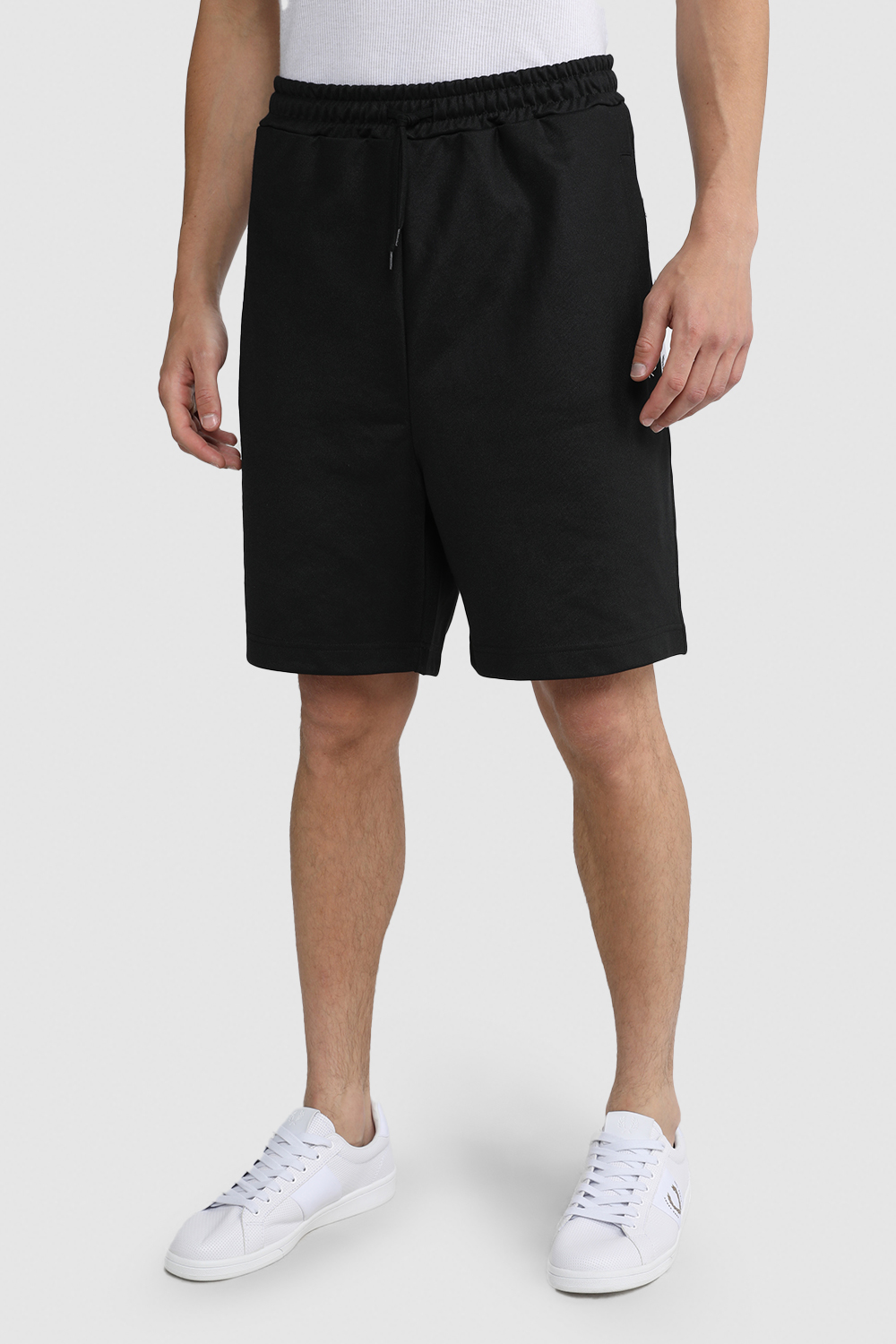 תמונת דוגמן קידמית של מכנסי ג'וג קצרים