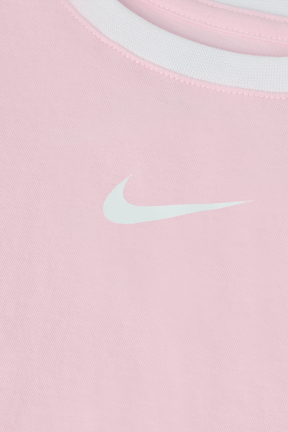 תמונה אחורית של חולצת טי רינגר