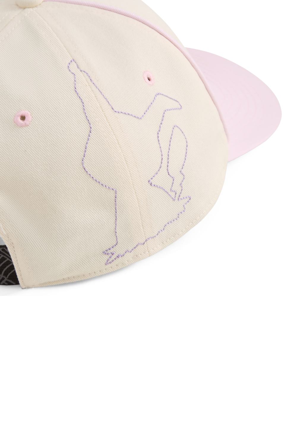 תמונת תקריב של כובע מצחייה פומה X פוקימון