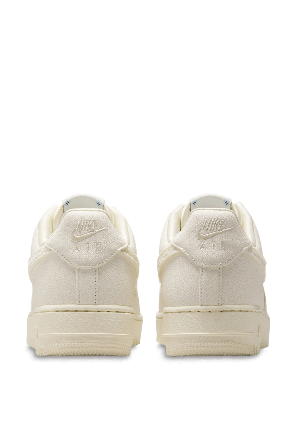 תמונת תקריב של נעלי סניקרס אייר פורס 1 07