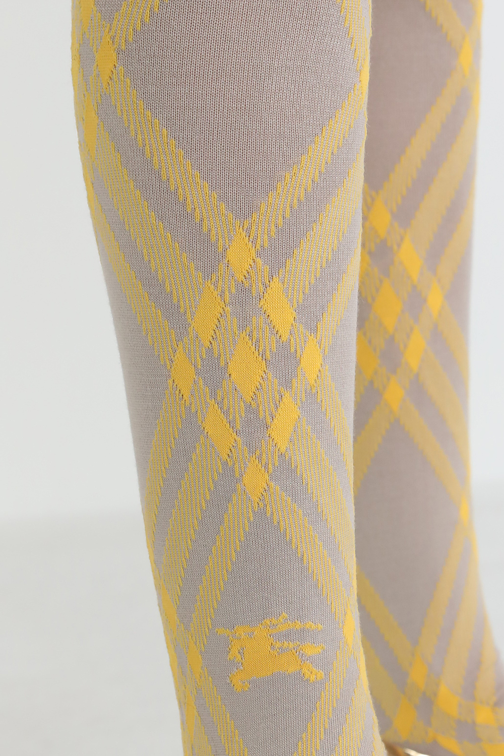 תמונת תקריב דוגמן של מכנסי טייץ מצמר מרינו