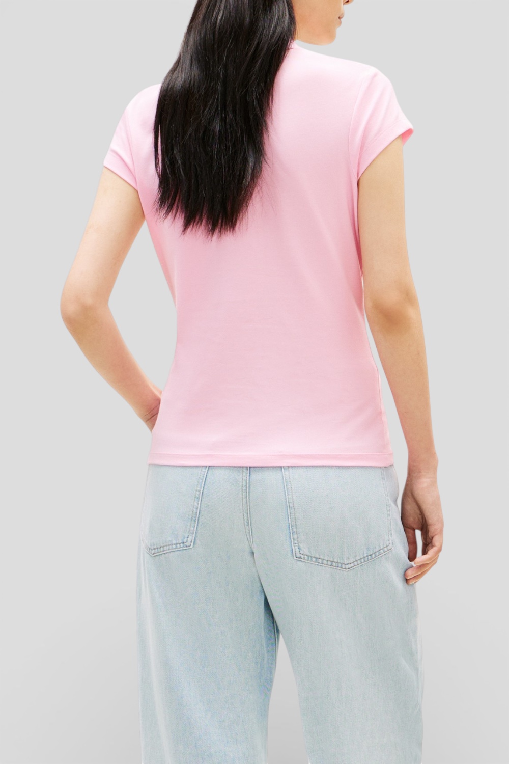 תמונת דוגמן אחורית של חולצת פולו